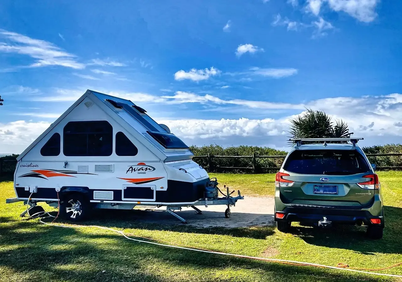 Lichtgewicht caravan met 2 enkele bedden